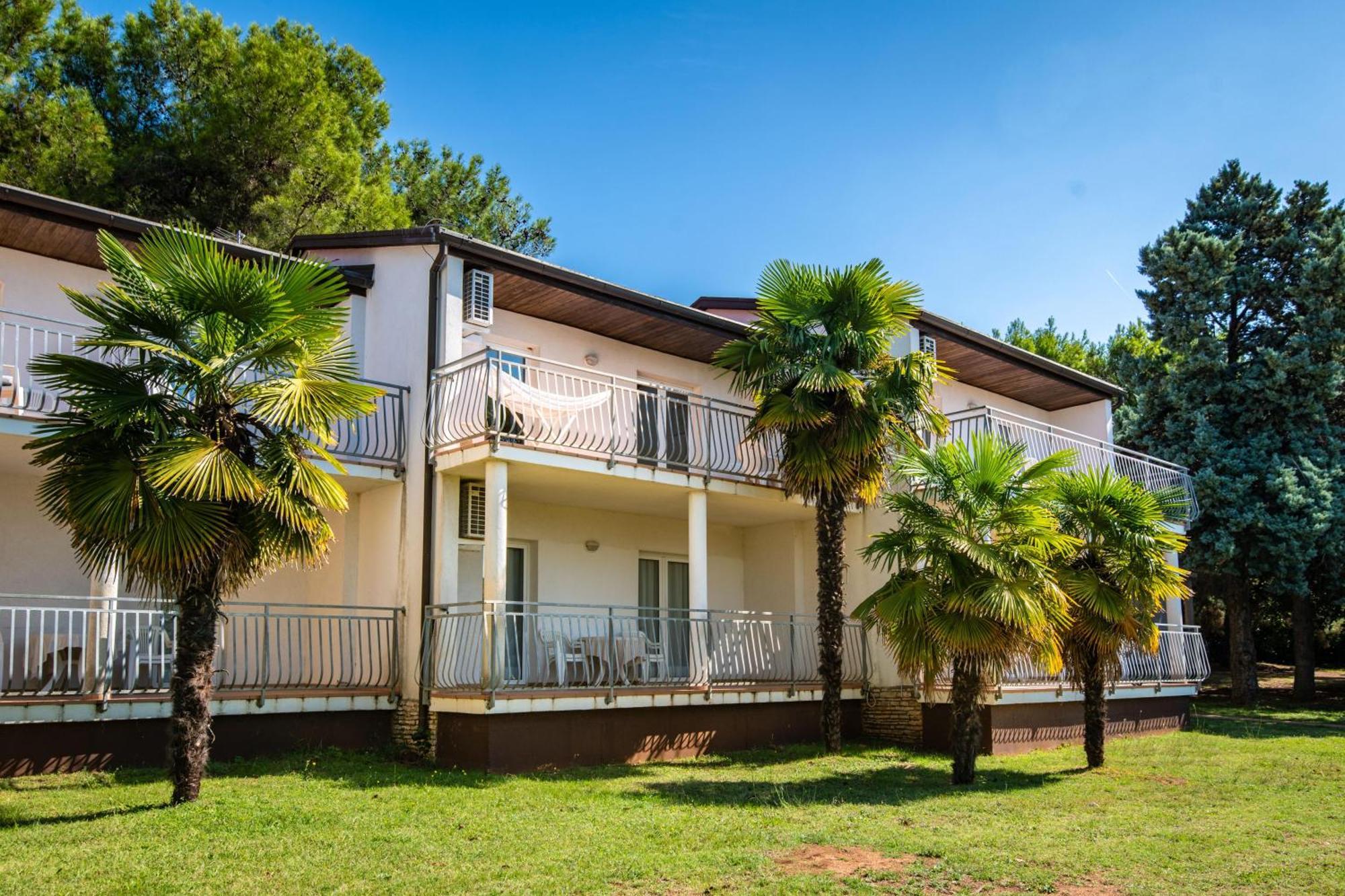 Ai Pini Medulin Resort Exterior photo