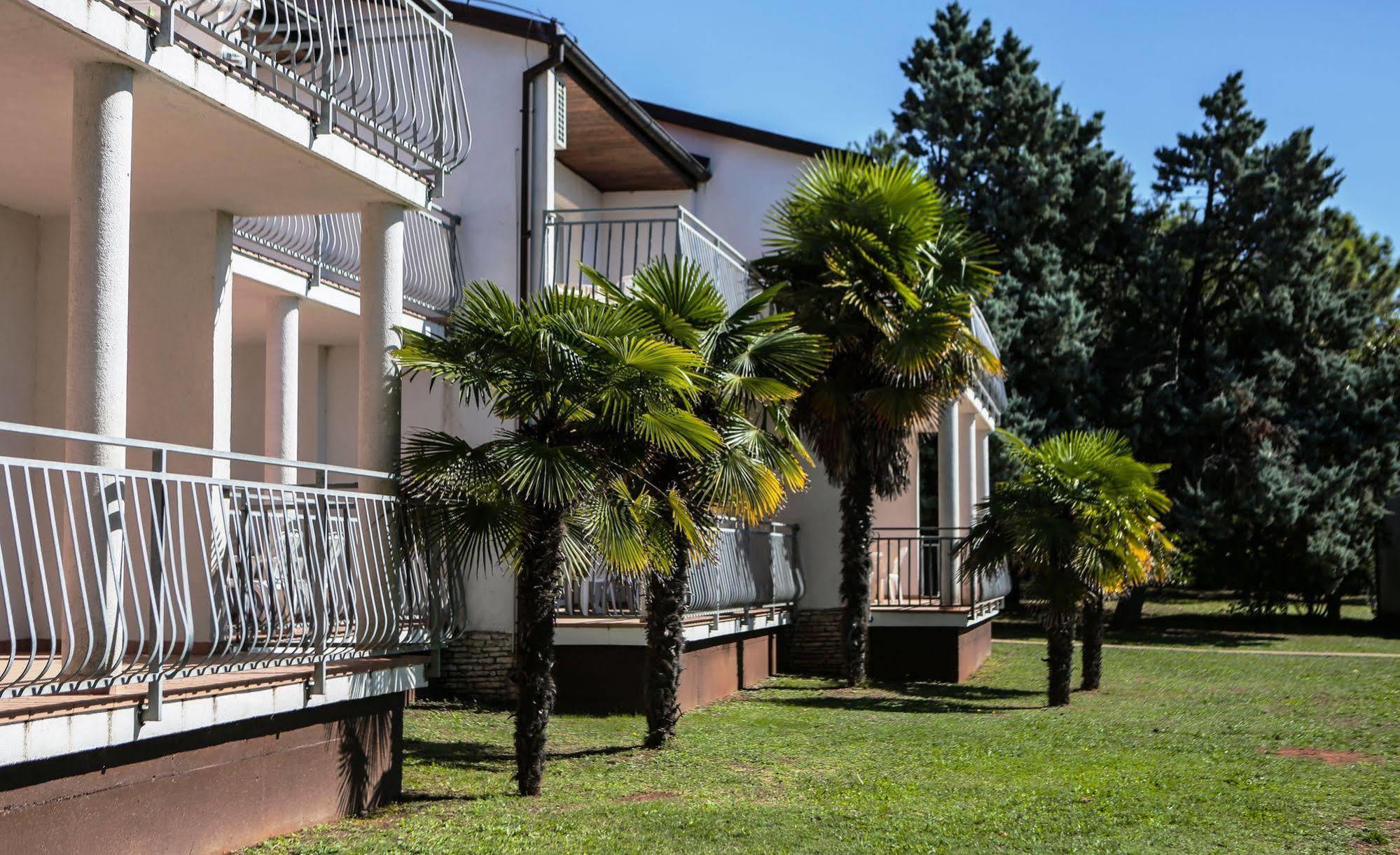 Ai Pini Medulin Resort Exterior photo