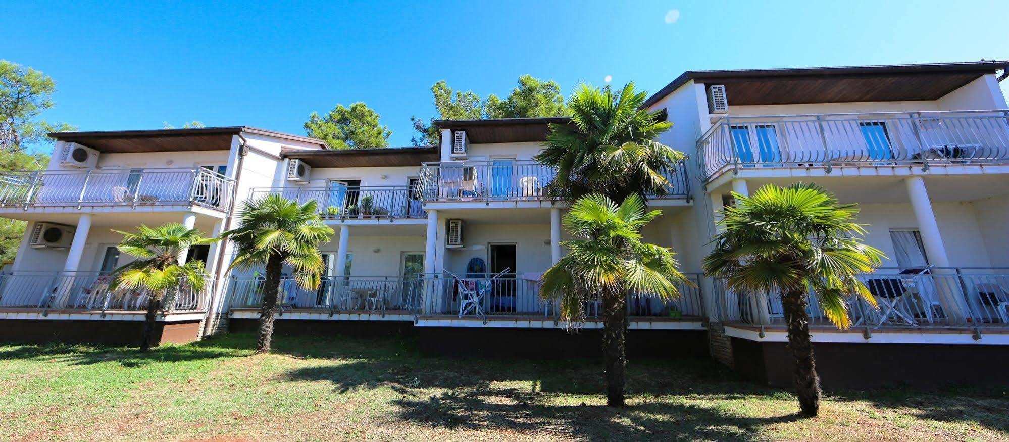 Ai Pini Medulin Resort Exterior photo