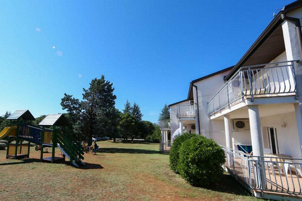 Ai Pini Medulin Resort Exterior photo
